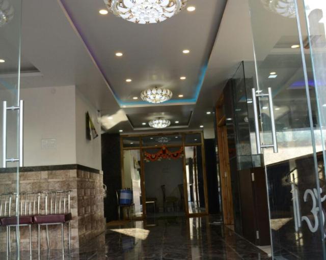 Hotel Vikrant Palace โซลาปูร์ ภายนอก รูปภาพ